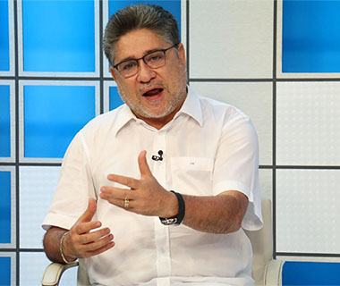 "Governador tem que adequar o PI ao governo federal", diz deputado