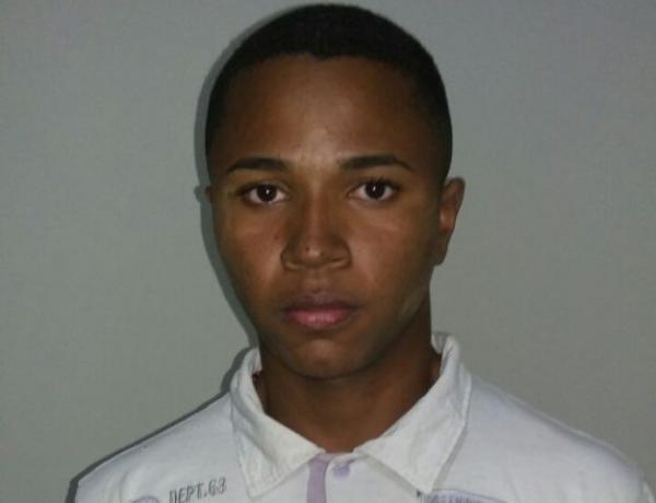 Homem &eacute; preso em Bar&atilde;o de Graja&uacute; com ve&iacute;culo roubado na cidade de Oeiras.(Imagem:Muraldavila)