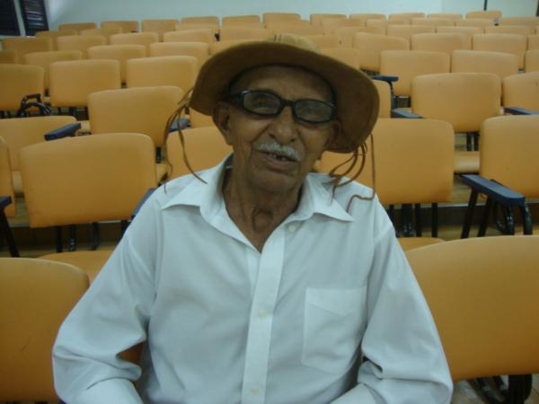 Agricultor Manoel Oliveira que vai fornrcer legumes para as escolas municipais de Floriano, atraves do PNAE - Programa Nacional de Alimenta&ccedil;&atilde;o Escolar(Imagem:reda&ccedil;&atilde;o)