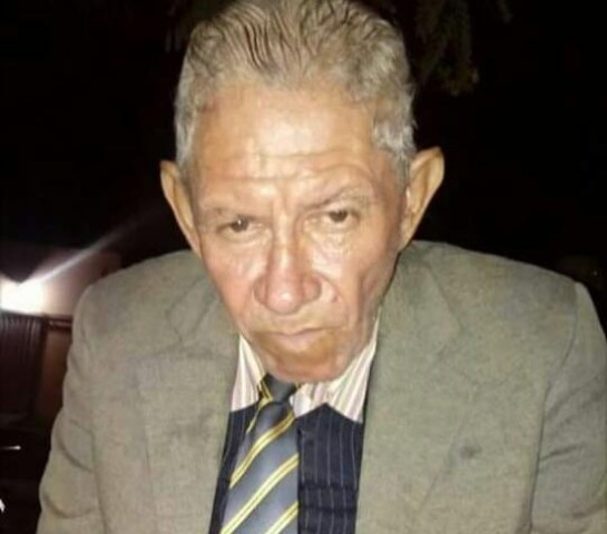 Lavrador abriga idoso perdido e pede ajuda para encontrar família