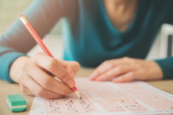 Professora dá dicas para responder questões de espanhol no Enem 2021
