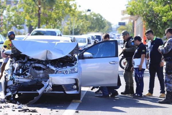 Corolla ficou destru&iacute;do(Imagem:Lucas Dias)