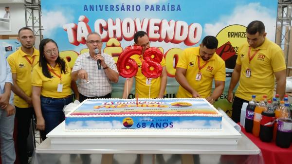  Armaz&eacute;m Para&iacute;ba celebra 68 anos com corte do bolo, promo&ccedil;&otilde;es e festa para clientes em Floriano.(Imagem:FlorianoNews)