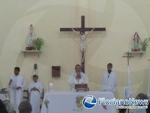 Devotos participam da prociss&atilde;o de Nossa Senhora de F&aacute;tima em Floriano.(Imagem:FlorianoNews)