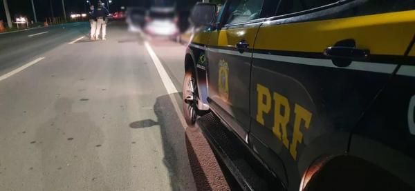 Dois são presos em flagrante ao tentar roubar carro com criança dentro e trocar tiros com a PRF