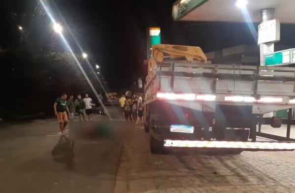 Motociclista morre após bater na traseira de caminhão estacionado na Zona Sul de Teresina