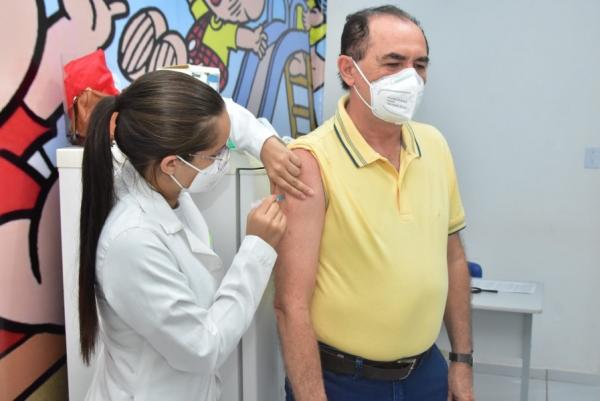 Floriano inicia vacinação de idosos de 64 anos contra Covid-19