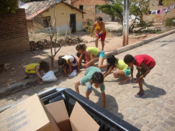 Distribui&ccedil;&atilde;o de Bombons(Imagem:reda&ccedil;&atilde;o)
