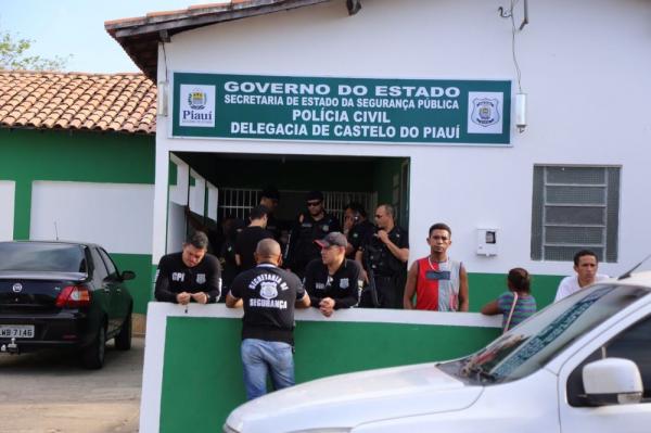 Criminosos invadem casa do prefeito de Castelo do Piauí e fazem família refém