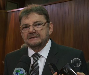 Wilson diz que oposição espera por fim de indefinição no PSDB