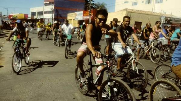 Passeio cicl&iacute;stico abre programa&ccedil;&atilde;o de 121&ordm; anivers&aacute;rio de Floriano.(Imagem:FlorianoNews)