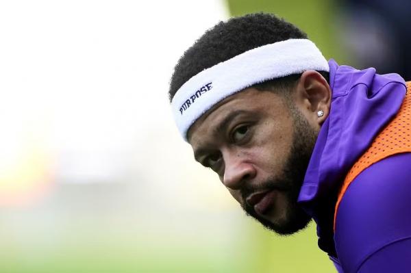 Corinthians negocia com Memphis Depay para prorrogar pagamento de R$ 11 milhões em bônus