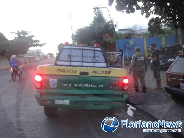 PM &eacute; acionada para conter farra em posto de combust&iacute;vel.(Imagem:FlorianoNews)