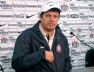 Adilson é apresentado e fala em dar sequência ao trabalho de Mano