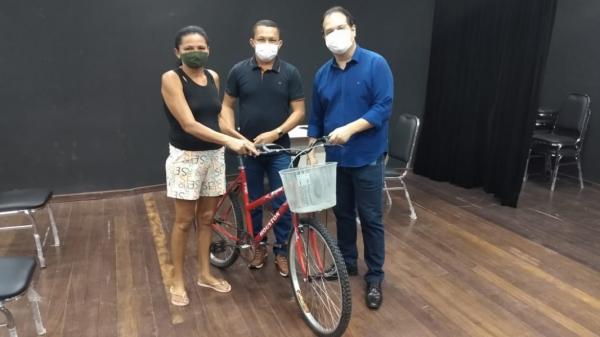 Entregues os prêmios do sorteio da live junina dos 124 anos de Floriano