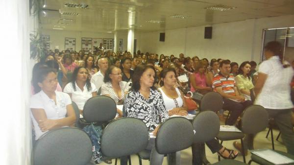 Sindicato dos trabalhadores em educação básica realiza seminário de formação.(Imagem:FlorianoNews)