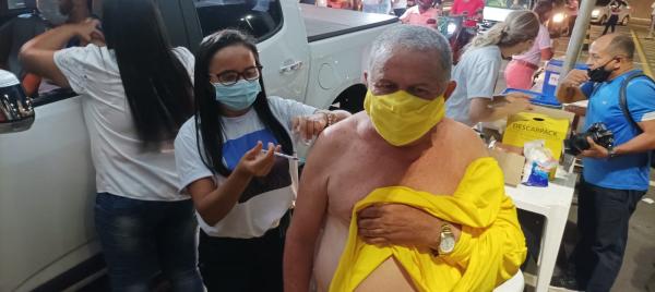 Rep&oacute;rter Amarelinho recebe dose de refor&ccedil;o contra a Covid-19(Imagem:FlorianoNews)