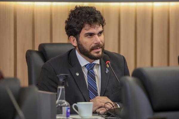 Marcus Vinícius Kalume repercute obras e questiona situação do lixão em Floriano