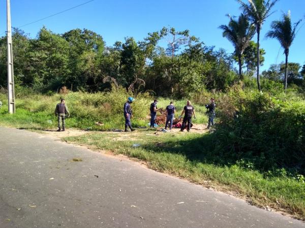 Corpos sem as cabe&ccedil;as foram achados no in&iacute;cio da manh&atilde; em Teresina. (Imagem:Marcos Teixeira/TV Clube)