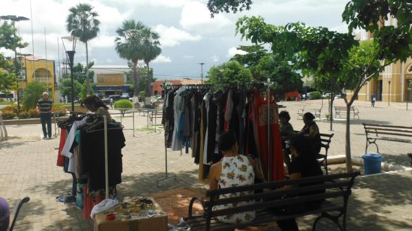 Realizado bazar beneficente na Praça Dr. Sebastião Martins.(Imagem:FlorianoNews)
