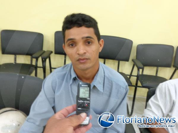 Fabr&iacute;cio Bezerra Carvalho, morador do bairro.(Imagem:FlorianoNews)