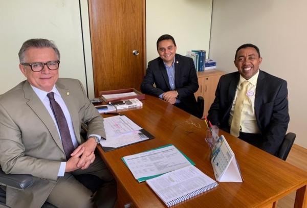 Joel Rodrigues busca recursos em Brasília