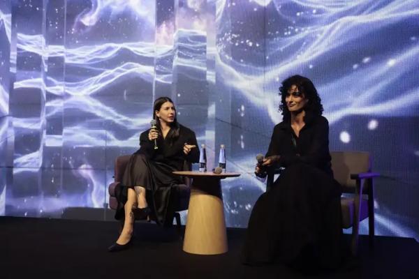 Curadoras Paola Amaral Montenegro (esq) e Juliana Miraldi.(Imagem:Paulo Pinto/Ag&ecirc;ncia Brasil)