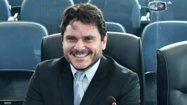 Vereador Carlos Eduardo questiona propriedade de terreno pela prefeitura