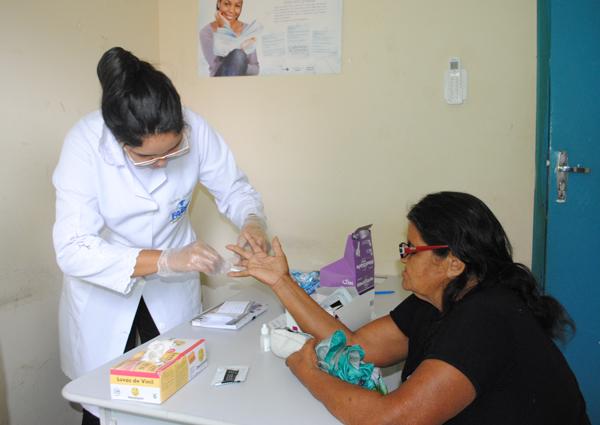 Acad&ecirc;micos de Enfermagem da FAESF participam da campanha 