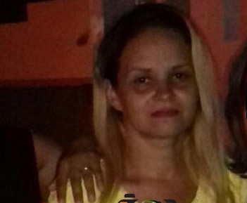 Homem mata a esposa enforcada enquanto a mesma dormia