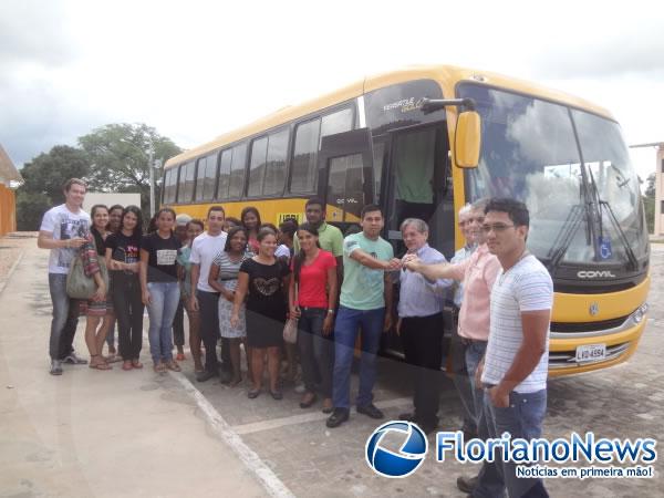 UFPI Campus Floriano adquire novo &ocirc;nibus.(Imagem:FlorianoNews)