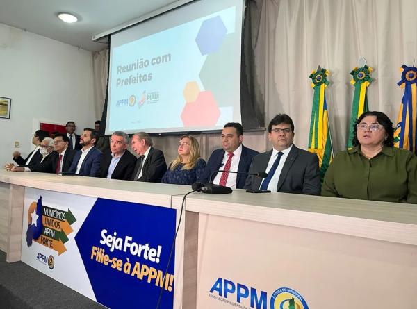 Governador do PI anuncia telemedicina nas UBSs, reforço policial e ambiente de negócios