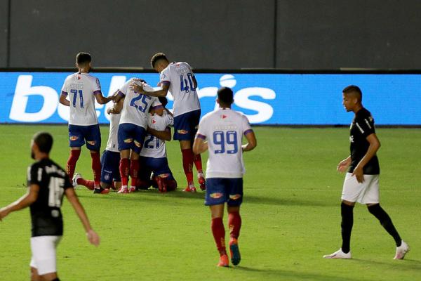 Bahia vence Bragantino com gol nos acréscimos
