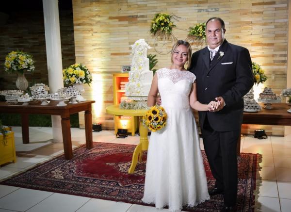 Amigos se uniram e deram a festa de casamento ao casal.(Imagem:Fel&iacute;cia Ara&uacute;jo/ Arquivo Pessoal)