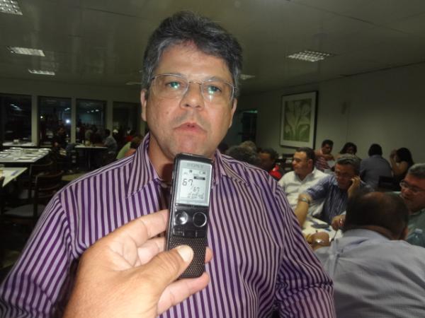 Deputado Gustavo Neiva agradece pela conclus&atilde;o da nova Rodovi&aacute;ria de Floriano.(Imagem:FlorianoNews)
