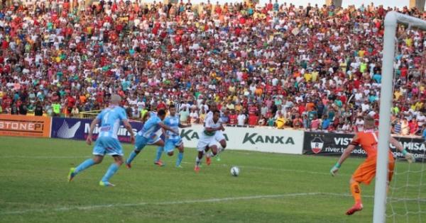 Lance de River-PI x Lajeadense-RS: v&iacute;deo flagra entrada irregular no est&aacute;dio.(Imagem:Emanuele Madeira)