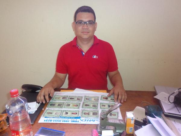Prefeitura de Bar&atilde;o de Graja&uacute; come&ccedil;a a entregar documentos de identidade.(Imagem:FlorianoNews)