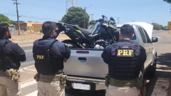 Motorista é detido após transportar moto roubada em caminhonete roubada no Sul do Piauí