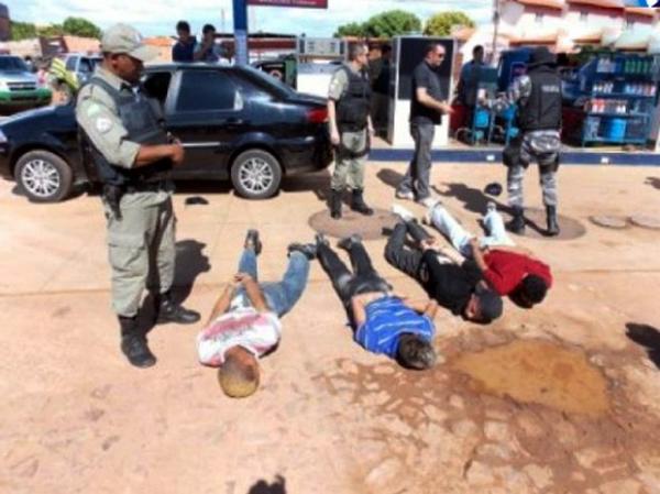 Grupo foi rendido ap&oacute;s uma intensa persegui&ccedil;&atilde;o da pol&iacute;cia (Imagem:Jos&eacute; Luiz/Jornalesp)