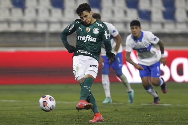 Gol de Raphael Veiga na partida Universidad Cat&oacute;lica x Palmeiras.(Imagem:Staff Images/Conmebol)