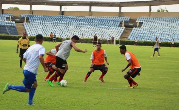 Fla-PI bate Maracanaú-CE em jogo-treino e presenteia Athirson