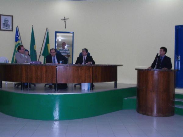 Câmara de Vereadores de Floriano discute segurança pública em Sessão Ordinária