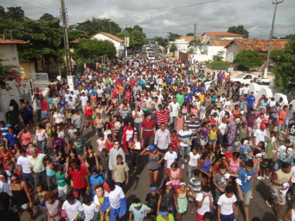 Arrastinho faz alegria da crian&ccedil;ada. (Imagem:FlorianoNews)