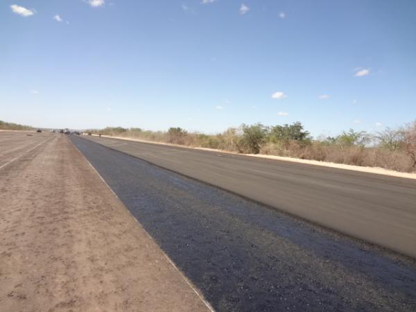 Secret&aacute;rio dos Transportes e deputado estadual visitam canteiro de obras do aeroporto Cangapara.(Imagem:FlorianoNews)
