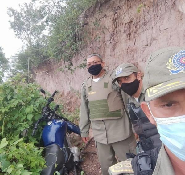Polícia Militar de Floriano recupera moto roubada