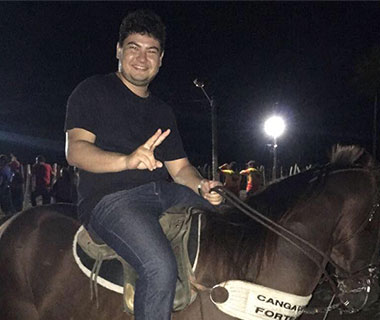 Jovem vereador morre após bater carro em poste