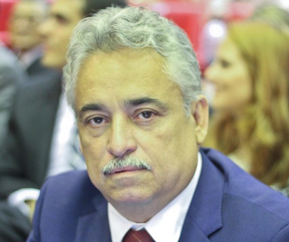 Robert Rios faz discurso contra corrupção generalizada