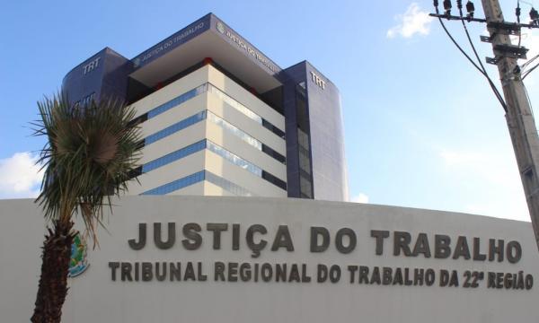 TRT anuncia retorno do serviço presencial para segunda-feira (2) no Piauí; sindicato critica