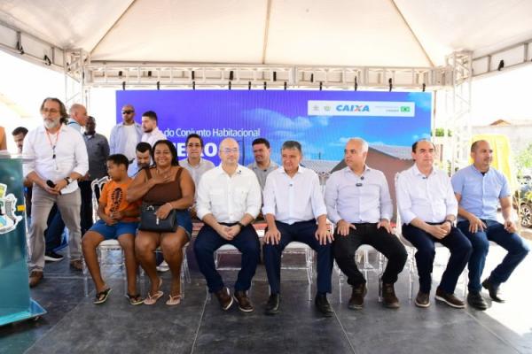 Prefeitura de Floriano entrega 72 casas no Residencial Cajueiro II e anuncia mais 150 unidades(Imagem:Secom)