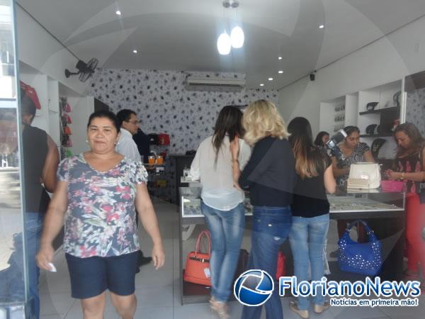 Casal de empres&aacute;rios reinaugura a loja Planeta Biju em Floriano.(Imagem:FlorianoNews)